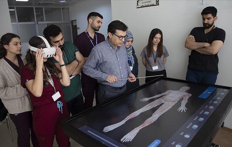 Öğrenciler “dijital kadavra” ile anatomiyi sanal ortamda öğreniyor