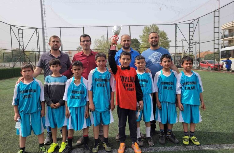 Sarıgöl’de 23 Nisan Ulusal Egemenlik Futbol Turnuvası sona erdi