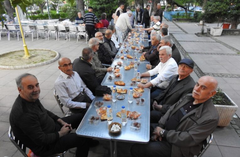 Taş medreseliler Manisa’da iftar sofrasında buluştu