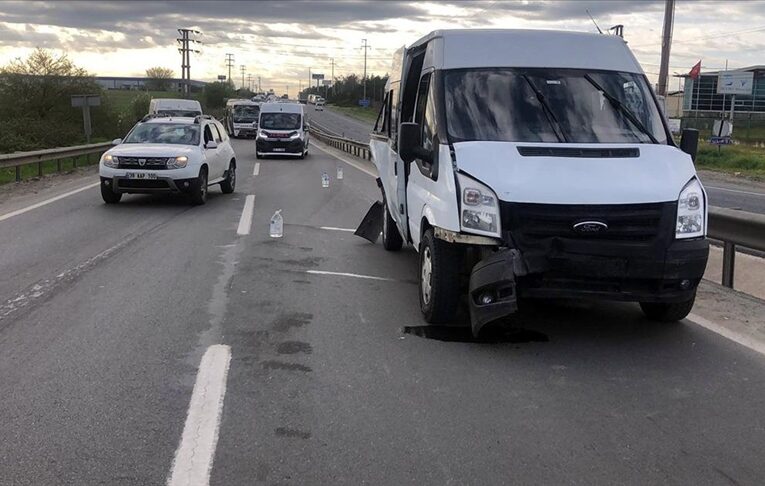 Tekirdağ’da servis araçlarının çarpıştığı trafik kazasında 16 kişi yaralandı