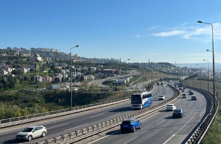 TEM Otoyolu’nun Kocaeli geçişinde akıcı bayram trafiği yoğunluğu