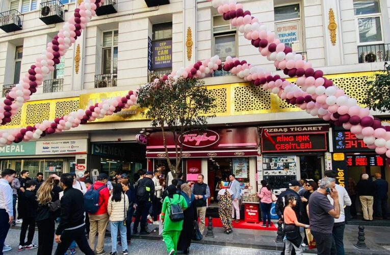 Tuğba Kuruyemiş, İstanbul’daki 8. şubesini halkla buluşturdu