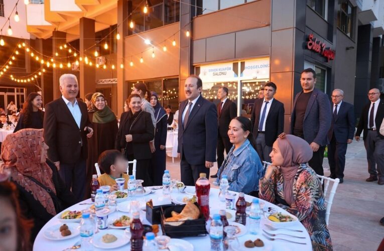 Vali Pehlivan, İl Müftülüğünün iftar programına katıldı