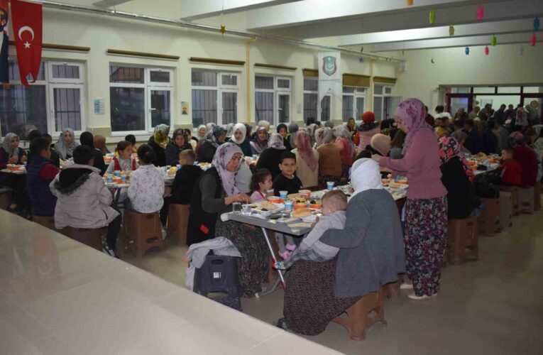 Yeşilgölcük Anadolu İmam Hatip Lisesi’nden bin kişilik iftar yemeği