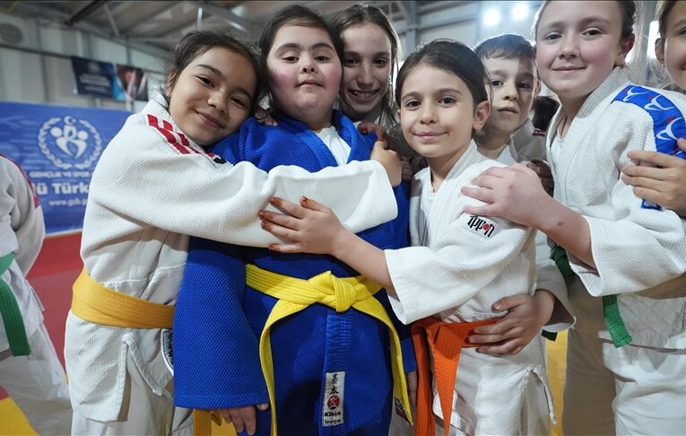 Down sendromlu Melisa judoyla hayatına artı değer kattı